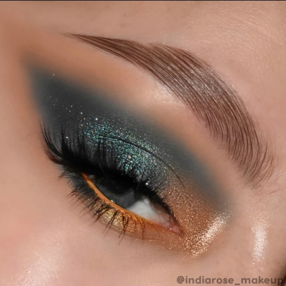 Hocus Pocus Witching Hour Shadow Palette, NWT - Picture 3 of 3